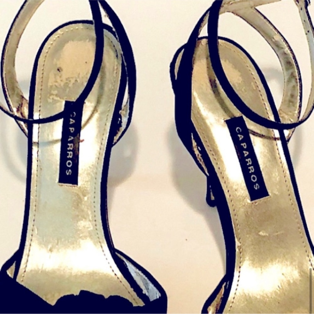 Elegant Black and Gold Women's Heels - Picture 7 of 7